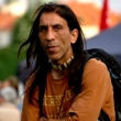 Indián v Praze na Klárově, který se motal kolem skupinky Occupy Czech